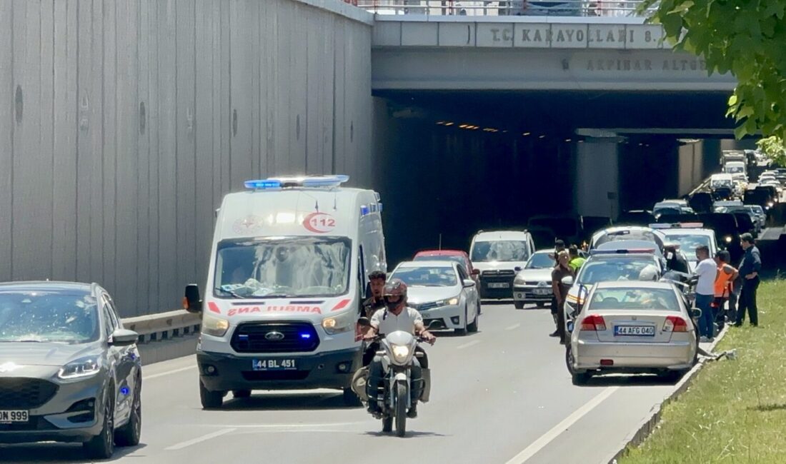 Çevreyolunda Kaza Trafiği Kilitledi: 1 Yaralı Malatya’da çevreyolunda kamyon ile otomobilin karıştığı trafik kazasında 1 kişi