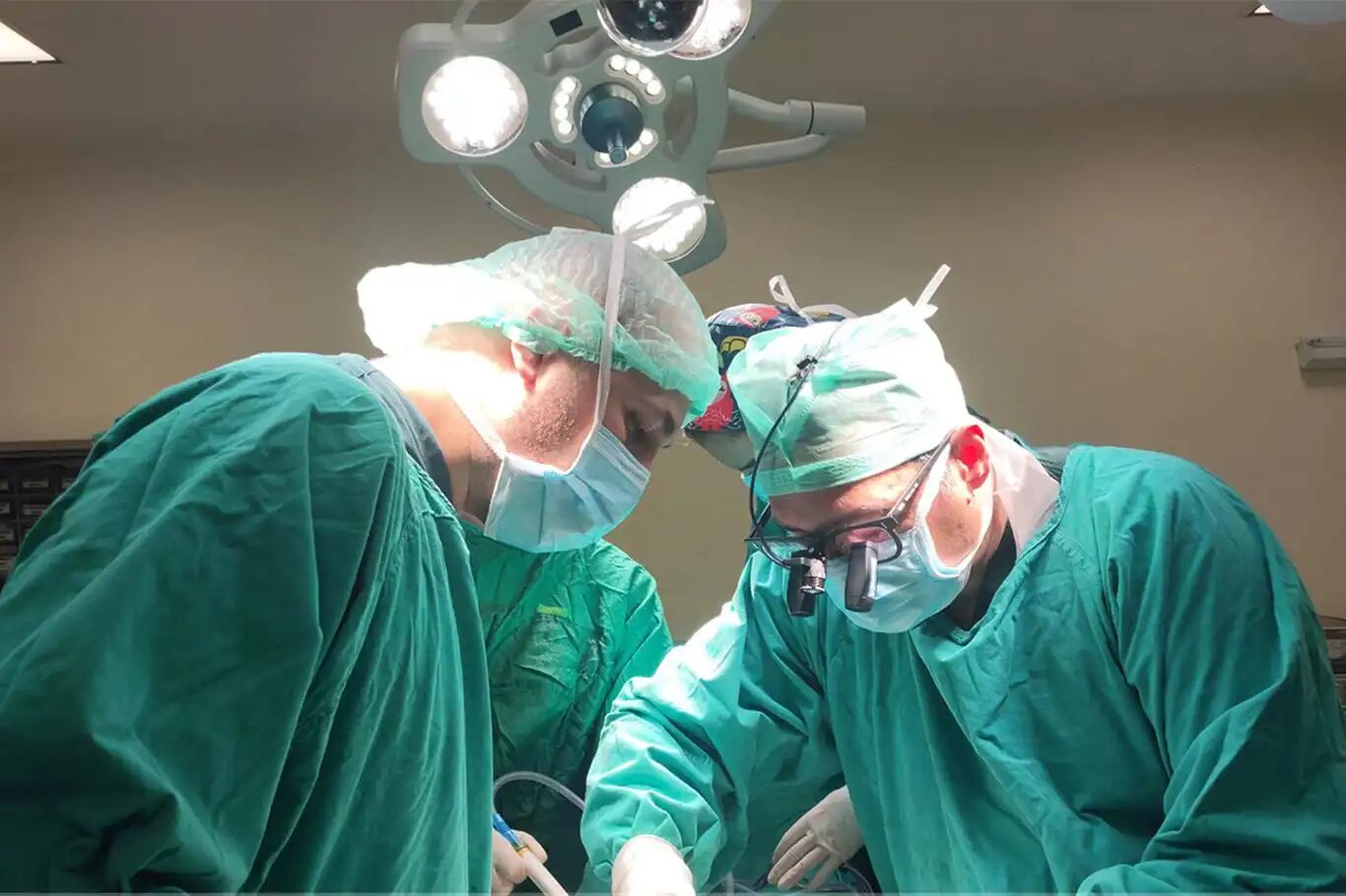 Dünyada İlk Kez Gerçekleştirildi: Sekizli Çapraz Karaciğer Nakliyle Hastalara Yeni Umut Turgut Özal Tıp Merkezi Karaciğer Nakli Enstitüsü, organ nakli alanında