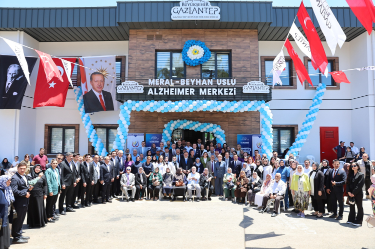 Gaziantep’te Dev Sağlık Yatırımı: Meral-Beyhan Uslu Alzheimer Merkezi Açıldı Gaziantep Büyükşehir Belediyesi ve hayırsever Beyhan Uslu’nun katkılarıyla kurulan Meral-Beyhan
