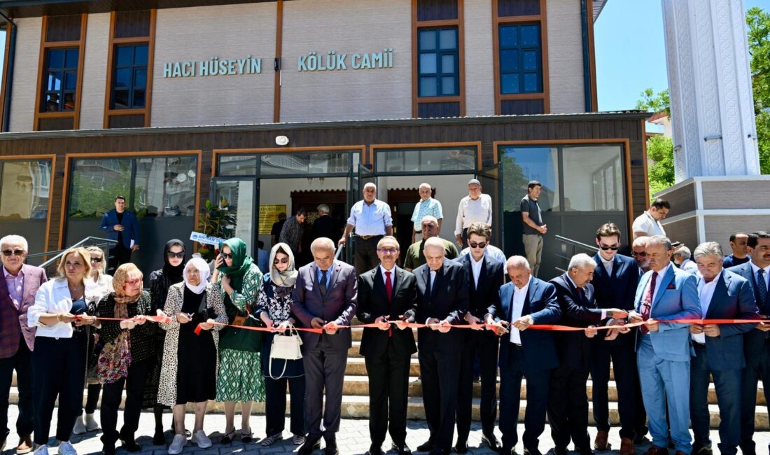 Malatya’da yapımı tamamlanan Hacı Hüseyin Kölük Camii, düzenlenen törenle ibadete