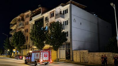 Malatya’da bir apartmanın çatısında meydana gelen çökme paniğe neden oldu.