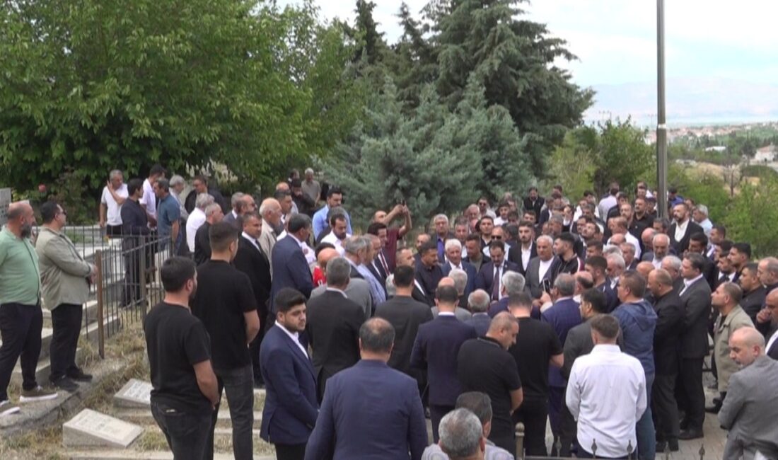 MHP’nin Yeni Yönetiminden İlk Ziyaret Ülkücü Şehitliğine Milliyetçi Hareket Partisi (MHP) Malatya İl Başkanlığı görevine atanan Turgay