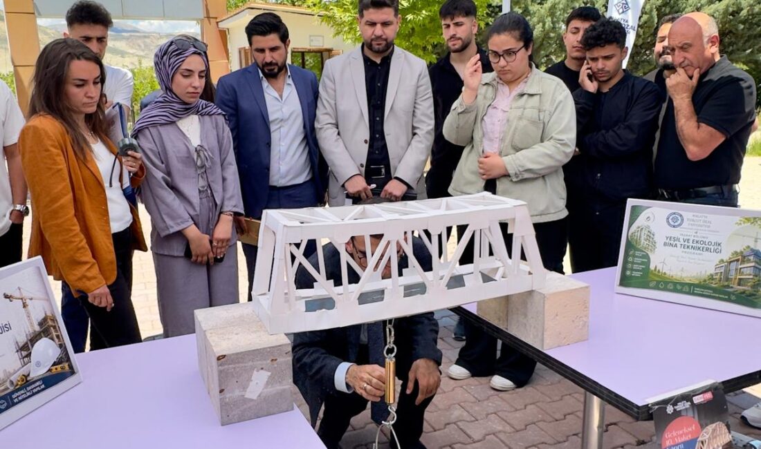 Maket Köprü Yarışmasında Öğrenciler Yeteneklerini Sergiledi Geleceğin inşaat profesyonelleri, düzenlenen maket köprü yarışmasında teknik bilgi ve