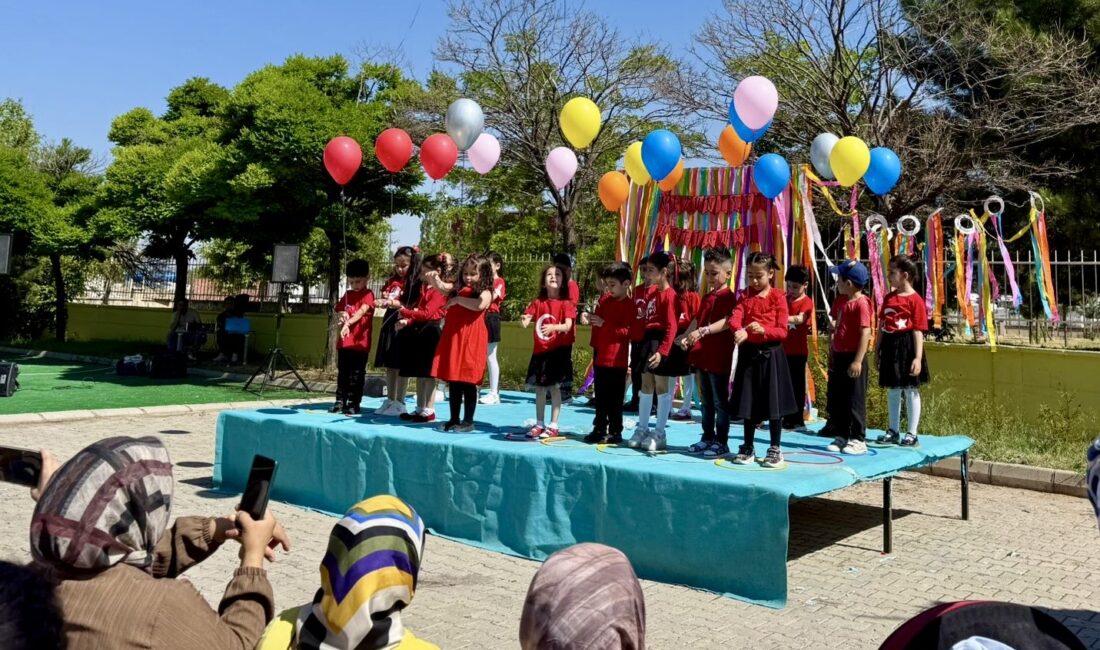 Minik Mezunlardan Renkli Gösteriler MMalatya Girişim Grubu 1 Nolu Anaokulu öğrencileri, düzenlenen mezuniyet programında