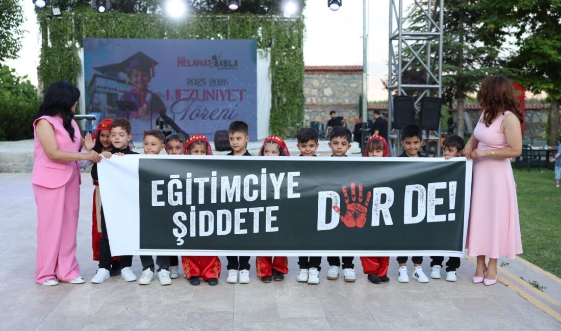 Malatya’da Melahat Abla Anaokulu tarafından düzenlenen yıl sonu etkinliğinde öğrenciler