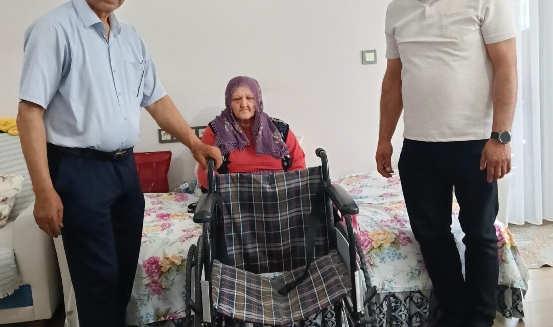 Malatya’da ihtiyaç sahibi yaşlı bir vatandaşın tekerlekli sandalye talebi karşılandı.