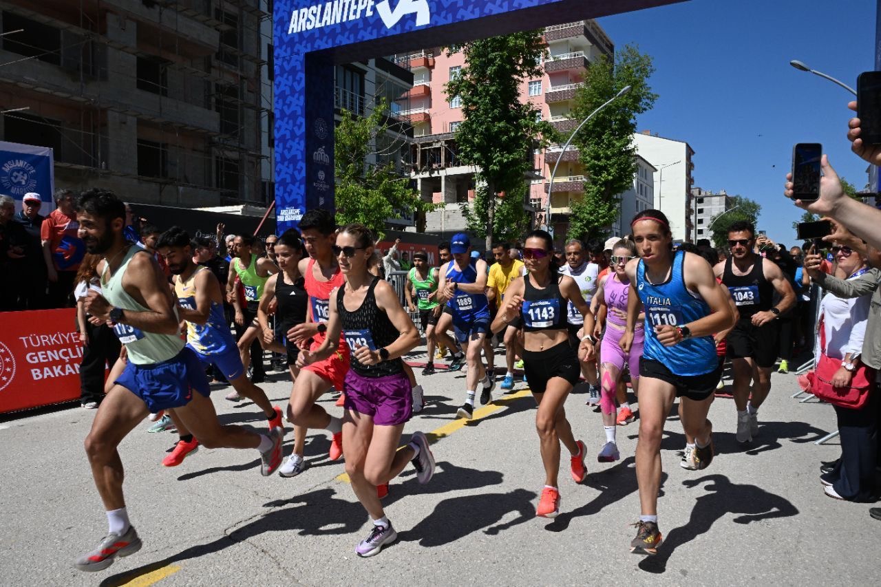 Malatya’da bu yıl ilk kez düzenlenen Uluslararası Arslantepe Yarı Maratonu,