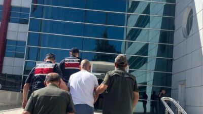 Adıyaman-Kahta kara yolu üzerindeki Ali Dağı mesire alanında çıkan orman