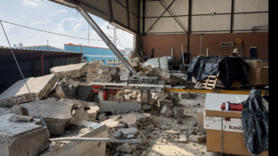 Malatya’da kısa süreli sağanak ve şiddetli rüzgâr, bir mobilya işletmesinde