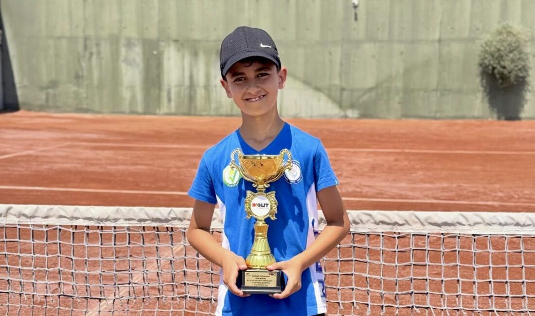 10 Yaşında Kortların Şampiyonu Oldu Tenise 5 yaşında başlayan 10 yaşındaki Ertuğrul Güldaş, Türkiye Tenis