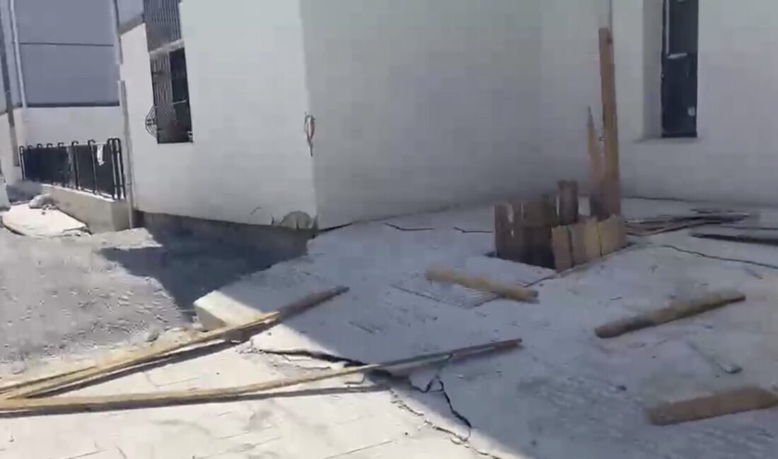 Malatya’da deprem sonrası inşa edilen TOKİ konutlarında yaşayan vatandaşlar; yol,