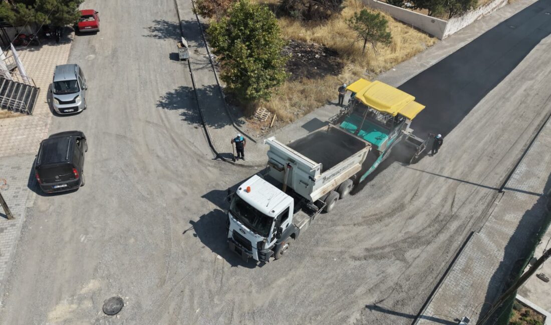 Battalgazi’de Yollar Asfaltla Yenileniyor Battalgazi Belediyesi ekipleri, ilçe genelinde yol yapım, bakım ve onarım