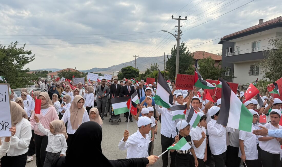 Doğanşehir’de Yaz Kur’an Kursları Görkemli Programla Sona Erdi Malatya’nın Doğanşehir ilçesinde, “Bir Yazın Hatırası, Bir Ömrün Rehberi: Kur’an