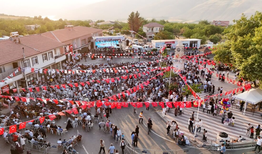 Doğanyol Yöresel Ürünler Festivali’ne Yoğun İlgi Doğanyol ilçesinde bu yıl ikincisi düzenlenen Yöresel Ürünler Festivali yoğun