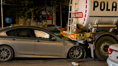 Malatya’da çevreyolu MAŞTİ Kavşağı’nda otomobilin akaryakıt yüklü tankere arkadan çarpması
