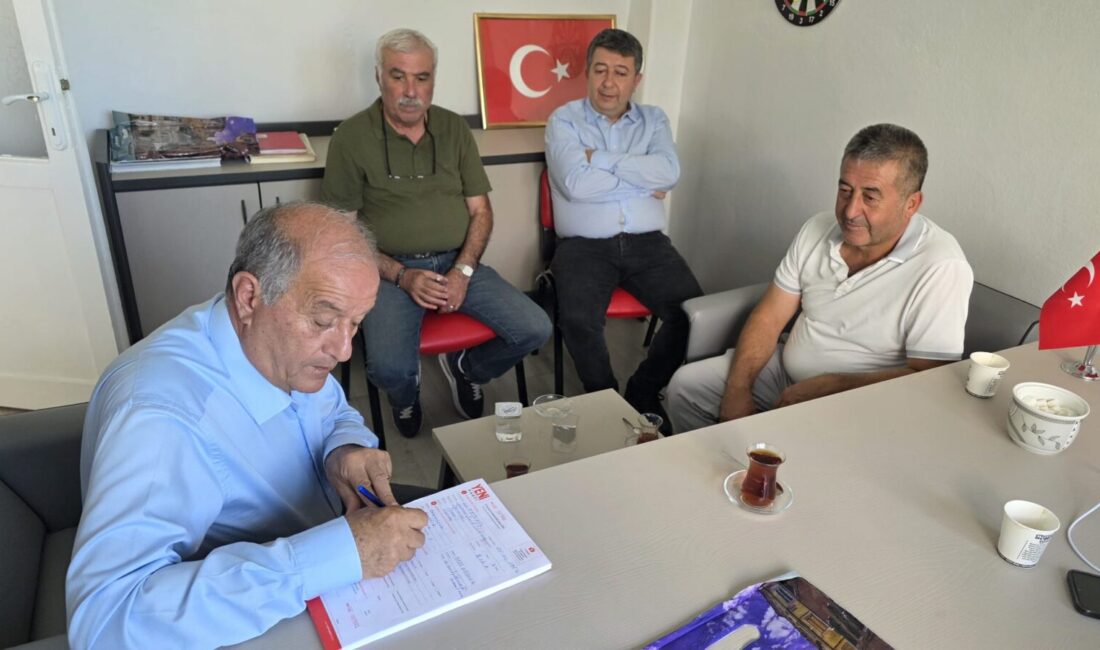 Hekimhan Belediye Başkanı Mehmet Şerif Yıldırım, belediye meclis üyeleriyle birlikte