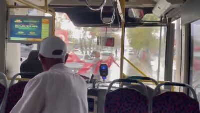 MOTAŞ Şoföründen Duygulandıran Bayrak Hassasiyeti Malatya’da fırtına nedeniyle caddeye düşen Türk bayraklarını gören Malatya Büyükşehir