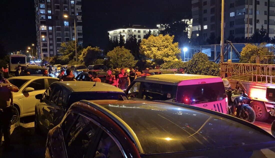 Malatya’da Bıçaklı Kavga: 1 Yaralı, 2 Gözaltı Malatya’da 100. Yıl Kent Parkı’ndaki konserin ardından yakın bir sokakta