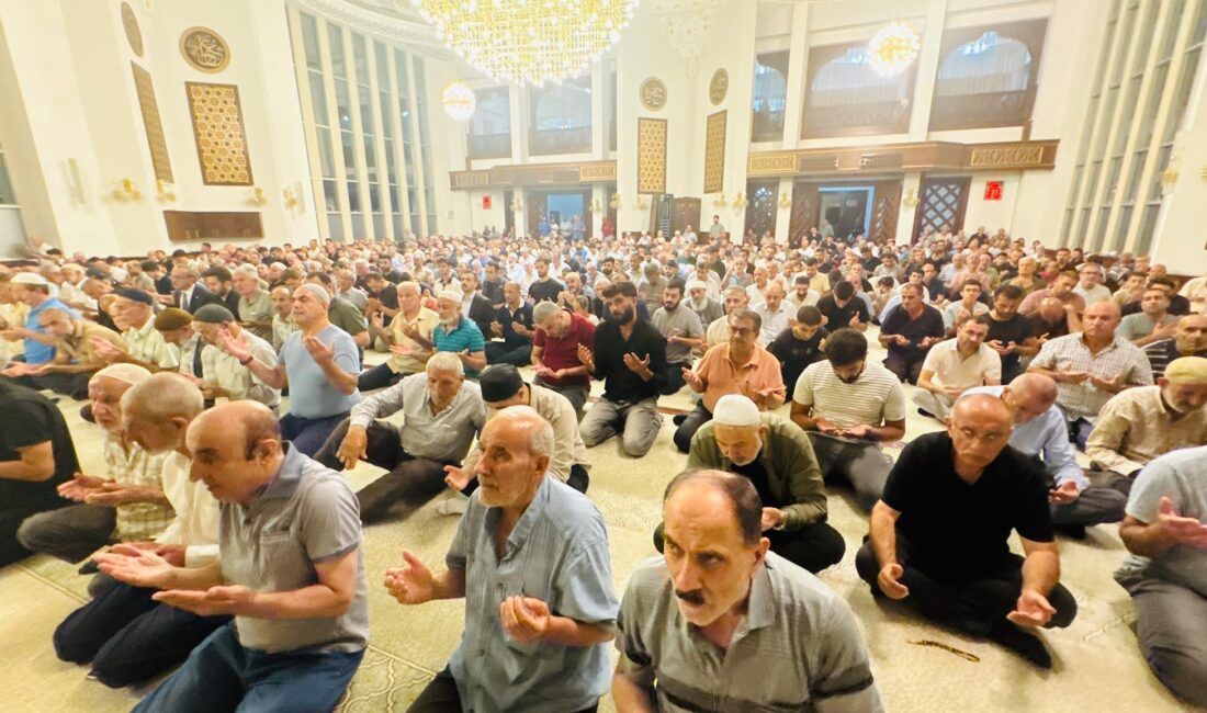 Kernek Karagözlüler Camii’nde düzenlenen programda Kur’an-ı Kerim ve Mevlid-i Şerif