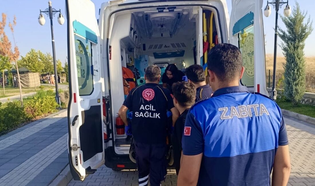 Malatya’da parkta epilepsi nöbeti geçiren vatandaşın yardımına zabıta ekipleri ile