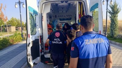 Malatya’da parkta epilepsi nöbeti geçiren vatandaşın yardımına zabıta ekipleri ile