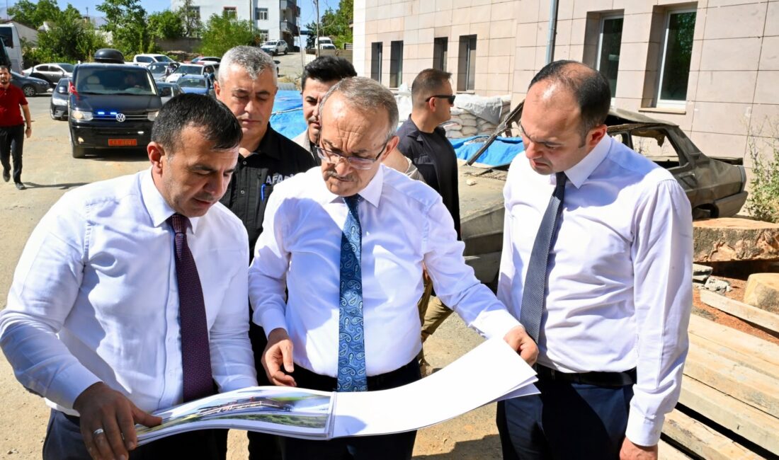 Vali Yavuz Pütürge’de Yatırımları Mercek Altına Aldı Malatya Valisi Seddar Yavuz, Pütürge’de kamu yatırımlarını yerinde inceleyerek devam