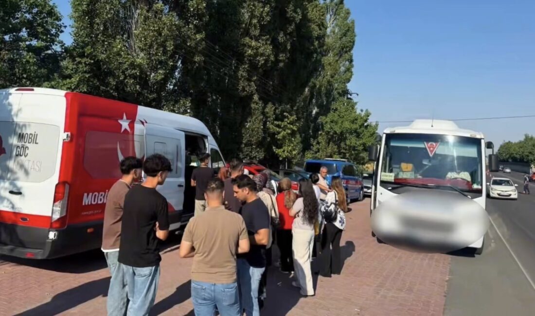81 İlde Düzensiz Göç Denetimi: 230 Göçmen Yakalandı Türkiye genelinde 81 ilde düzensiz göç ve göçmen kaçakçılığına yönelik