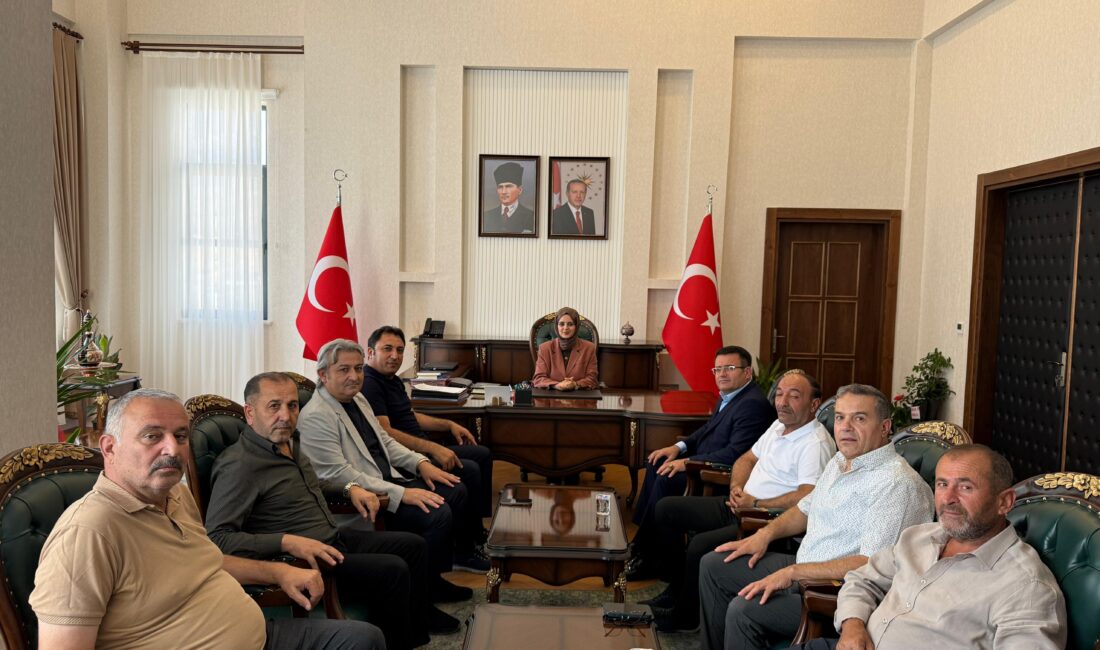 Başkan Cengiz’den Kaymakam Bayguş’a Ziyaret Kuluncak Belediye Başkanı Erhan Cengiz, siyasi parti ve sivil toplum