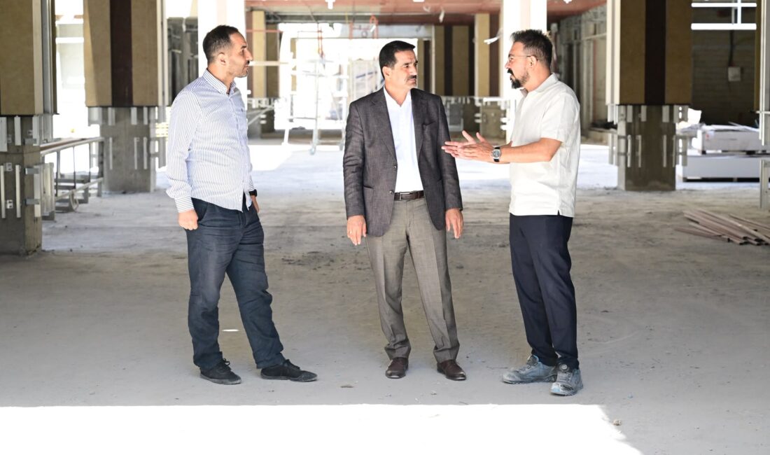 Başkan Taşkın, Eski Hal Binası Alanındaki Projeyi İnceledi Battalgazi Belediye Başkanı Bayram Taşkın, eski hal binasının bulunduğu alanda
