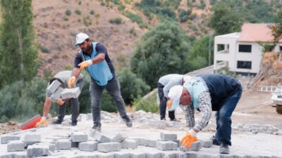Battalgazi’de 2 Bin 500 Metrekare Kilit Taşı Döşendi Battalgazi Belediyesi, kırsal mahallelerde sürdürdüğü yol düzenleme çalışmaları kapsamında Kamıştaş