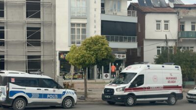 Malatya’nın Battalgazi ilçesinde 61 yaşındaki bir kişi, evinde kendini asarak