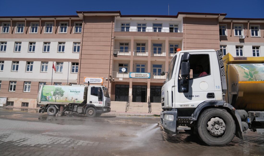 Battalgazi’de Okullara Eğitim Öncesi Temizlik Malatya’nın Battalgazi ilçesinde yeni eğitim öğretim dönemi öncesi okullarda temizlik