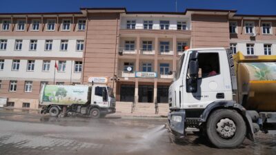 Malatya’nın Battalgazi ilçesinde yeni eğitim öğretim dönemi öncesi okullarda temizlik