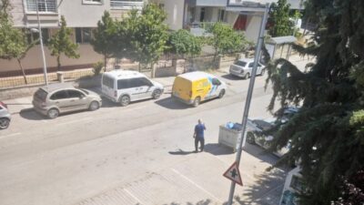 Malatya’nın Yeşilyurt ilçesinde bir sokakta çöp konteynerlerinin yerlerinin değiştirilmesi nedeniyle
