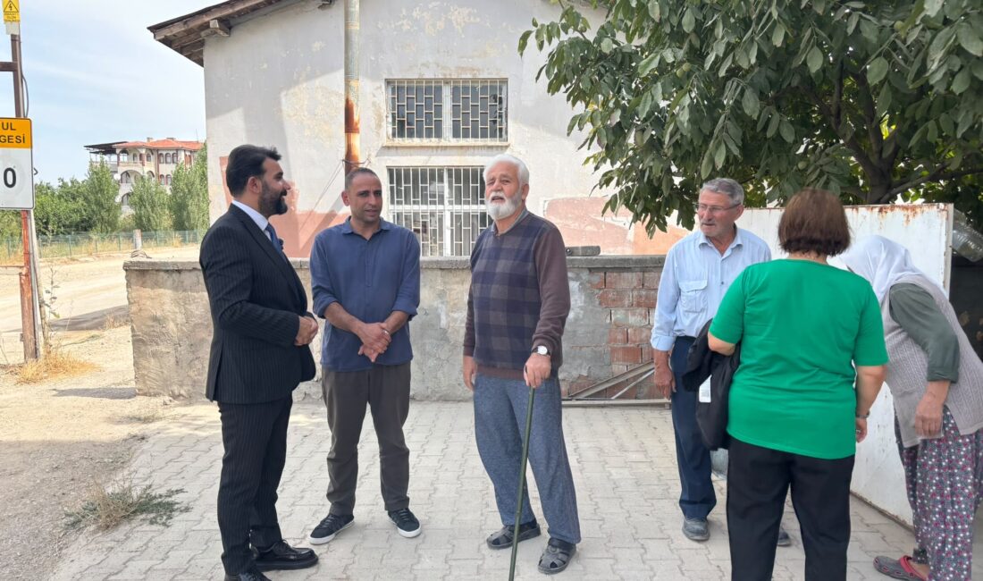 CHP’li Budak’tan Belediyelere Yol Ve Okul Tepkisi CHP Yeşilyurt İlçe Başkanı Sami Mehmet Budak, Dilek Mahallesi’nde asfaltlanmayan
