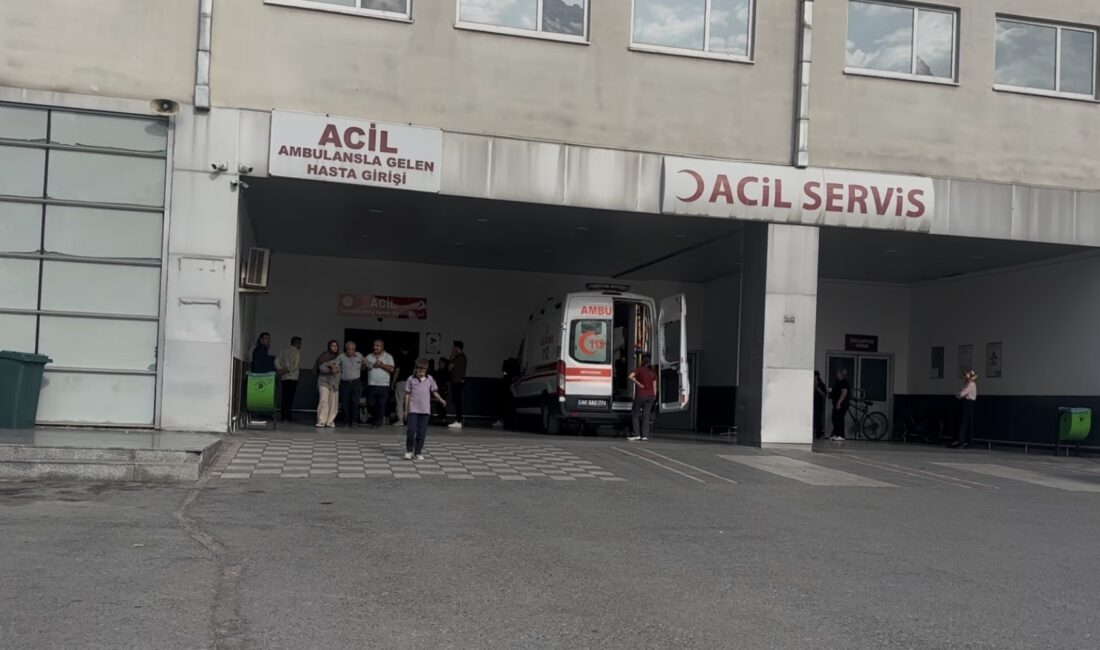 Çatıdan Düşen 58 Yaşındaki Adam Hayatını Kaybetti Malatya’nın Yeşilyurt ilçesinde 3 katlı evinin çatısında çalıştığı sırada dengesini