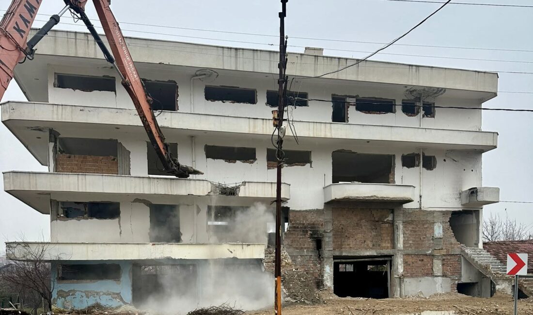 Deprem Enkazından Ekonomiye Yaklaşık 300 Milyon TL’lik Katkı Malatya’da deprem sonrası yıkılan yaklaşık 150 bin bağımsız bölümden çıkan