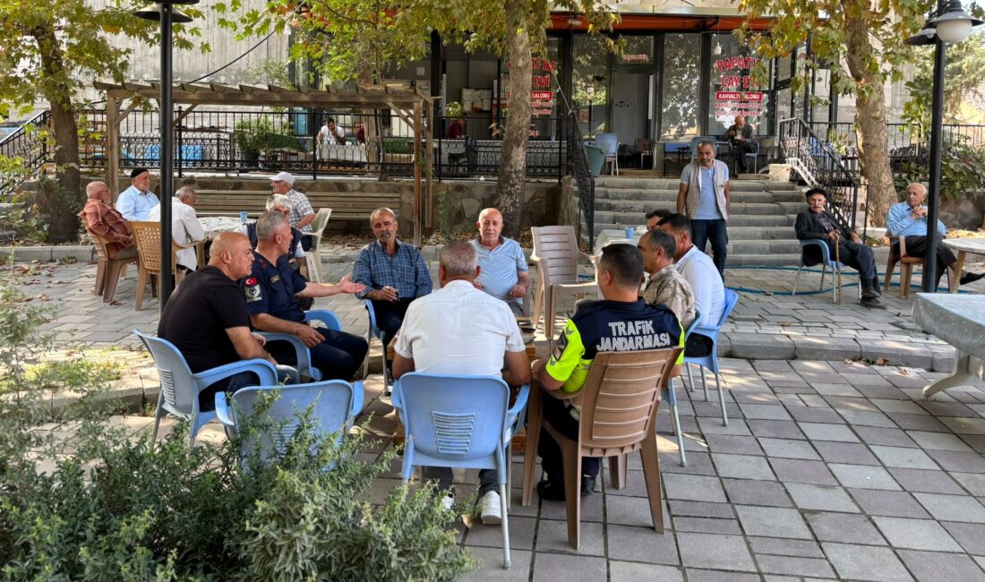 Dilek’te Vatandaşla kurduğu iletişimle takdir topluyor Malatya’nın Yeşilyurt ilçesine bağlı Dilek Mahallesi’nde yaklaşık 3 yıldır görev