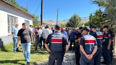 Malatya’nın Hekimhan ilçesinde madencilik faaliyetlerine karşı çıkan vatandaşlar, şirket temsilcileri