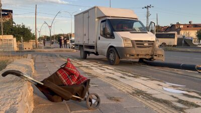 Malatya’nın Battalgazi ilçesinde karşıdan karşıya geçmeye çalışan M.B.’ye kamyonet çarptı.