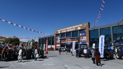 Malatya Tarım Fuarı 7 Yıl Sonra Yeniden Kapılarını Açtı Malatya’da 7 yıl aradan sonra yeniden düzenlenen 14. Malatya Tarım,