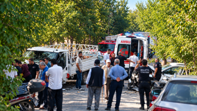 Malatya’nın Battalgazi ilçesinde kamyonet ile otomobilin karıştığı trafik kazasında 2