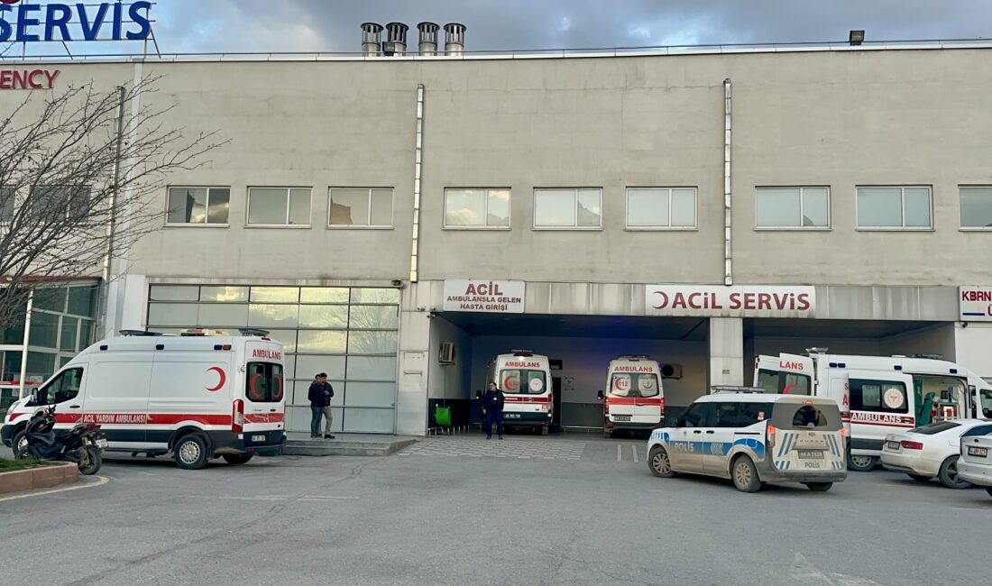 Malatya’da Bıçaklı Kavga: 2 Genç Yaralandı Malatya’da iki grup arasında çıkan bıçaklı kavgada 16 ve 18