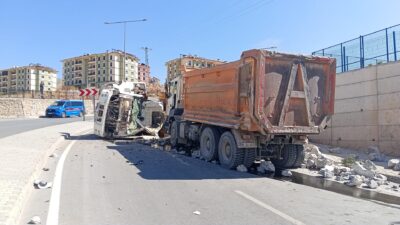 Malatya’nın Yeşilyurt ilçesinde freni boşalan hafriyat kamyonunun karşı yönden gelen