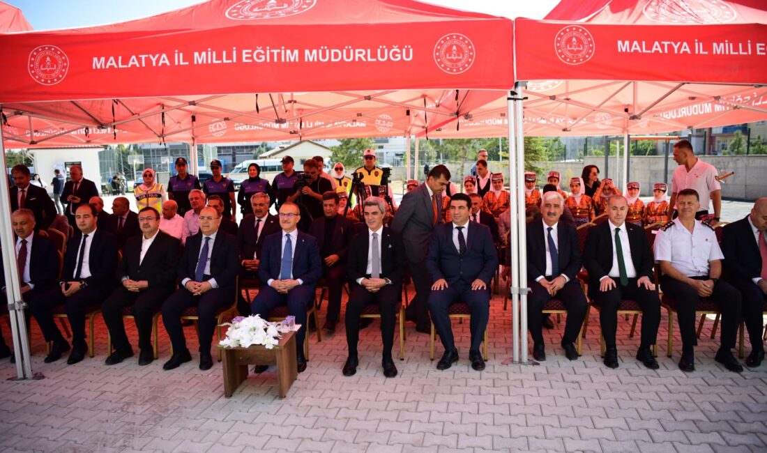 Malatya’da 2026-2027 eğitim öğretim yılı düzenlenen törenle başladı. Kent genelinde