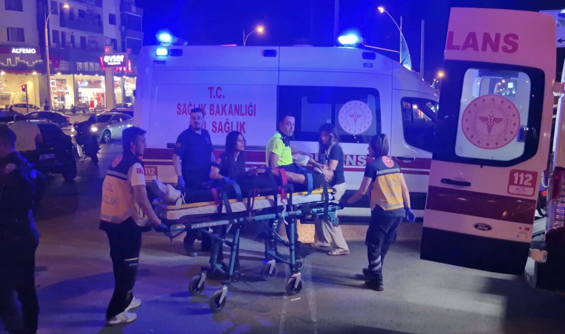 Malatya’da Kavşakta Kaza: Araç Ters Döndü, 2 Yaralı Malatya’da çevreyolu üzerindeki Hava Lojmanları Kavşağı’nda iki otomobilin çarpışması sonucu