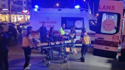 Malatya’da çevreyolu üzerindeki Hava Lojmanları Kavşağı’nda iki otomobilin çarpışması sonucu