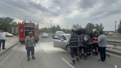 Malatya’da seyir halindeki otomobilin motor bölümünde çıkan yangın, vatandaşların yangın