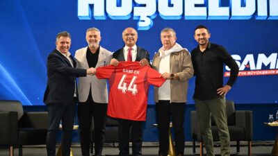 Malatya’da Spor Zirvesi: 43 Tesis İçin Yıl Sonu Hedefi Malatya Büyükşehir Belediyesi tarafından düzenlenen Spor Zirvesi’nde kentin spor yatırımları