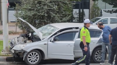 Malatya’da kontrolden çıkan otomobilin trambüs direğine çarpması sonucu 2’si çocuk